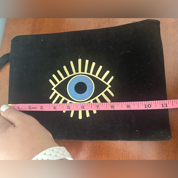 🆕 Evil Eye Velvety Pouch - Picture 5 of 6